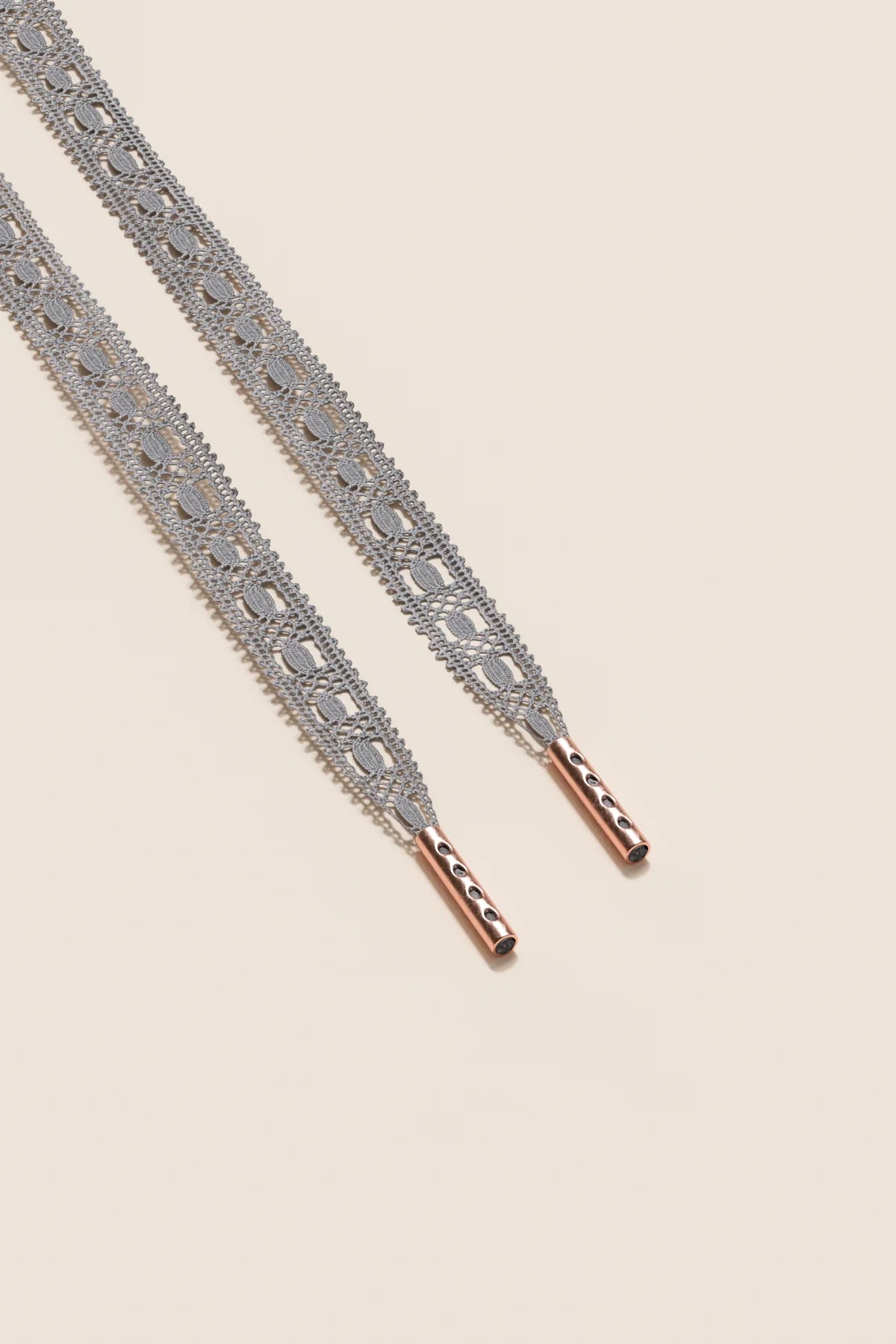 Senkels Light Grey Crochet Shoelaces with Rose Gold Aglets