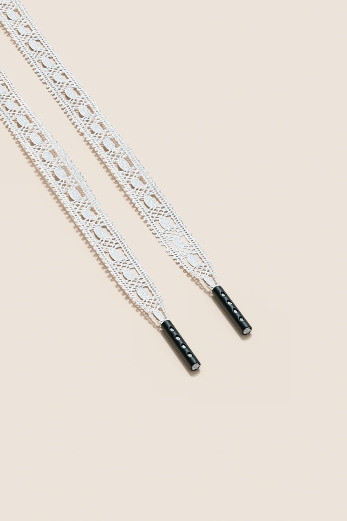 Senkels White Crochet Shoelaces with Black Matte Aglets