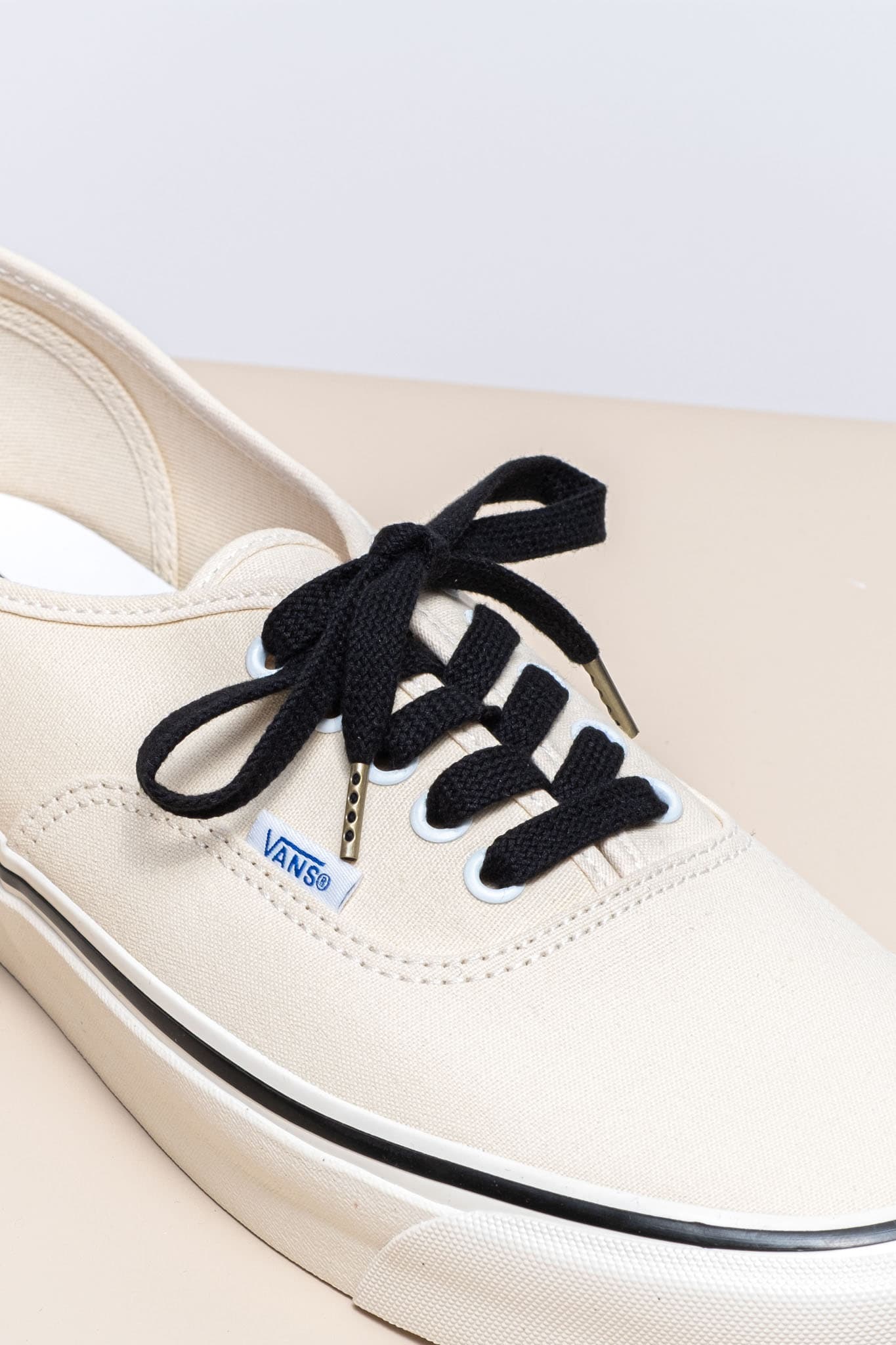 Vans best sale waxed laces